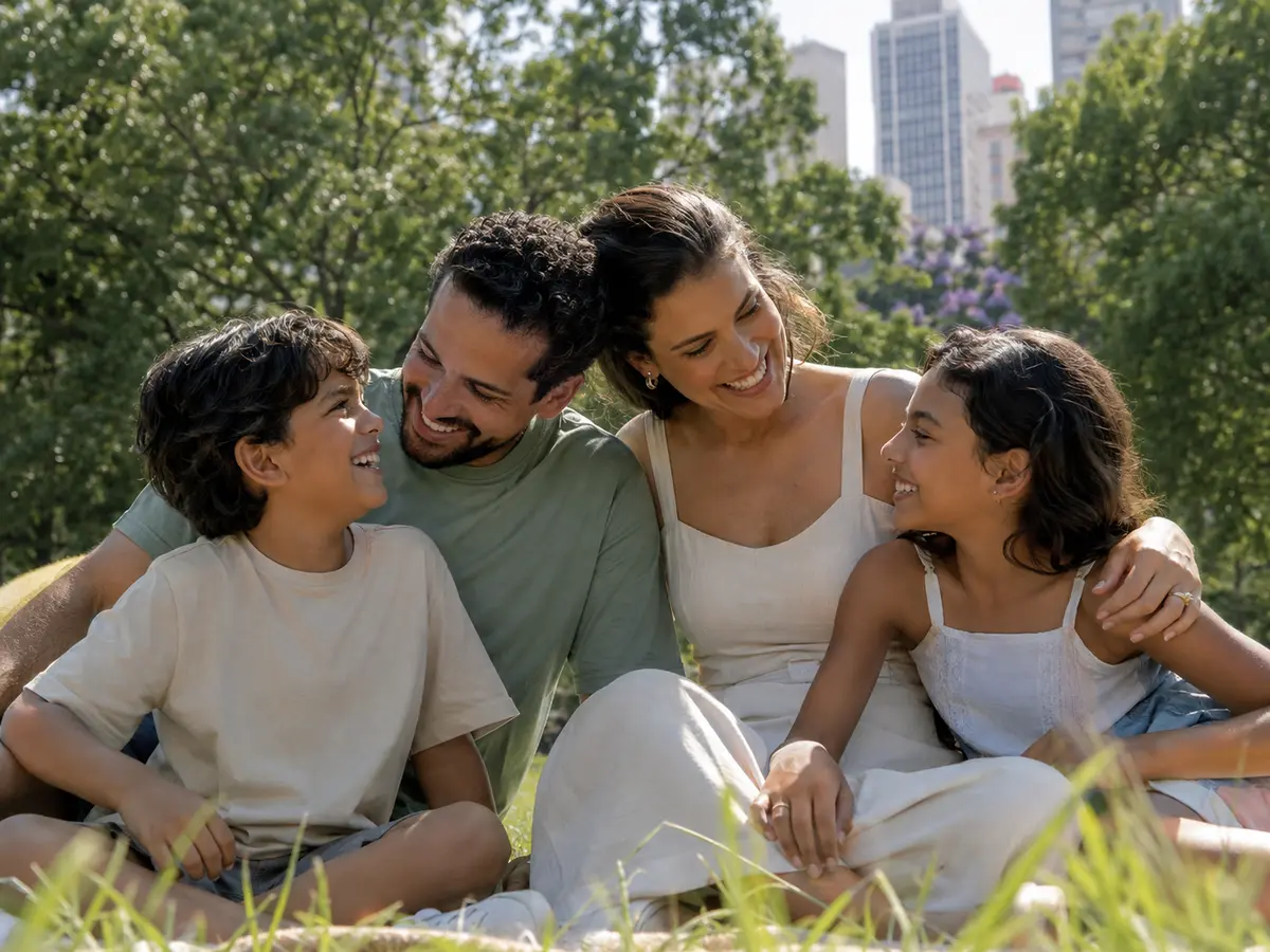 Família reunida em um parque